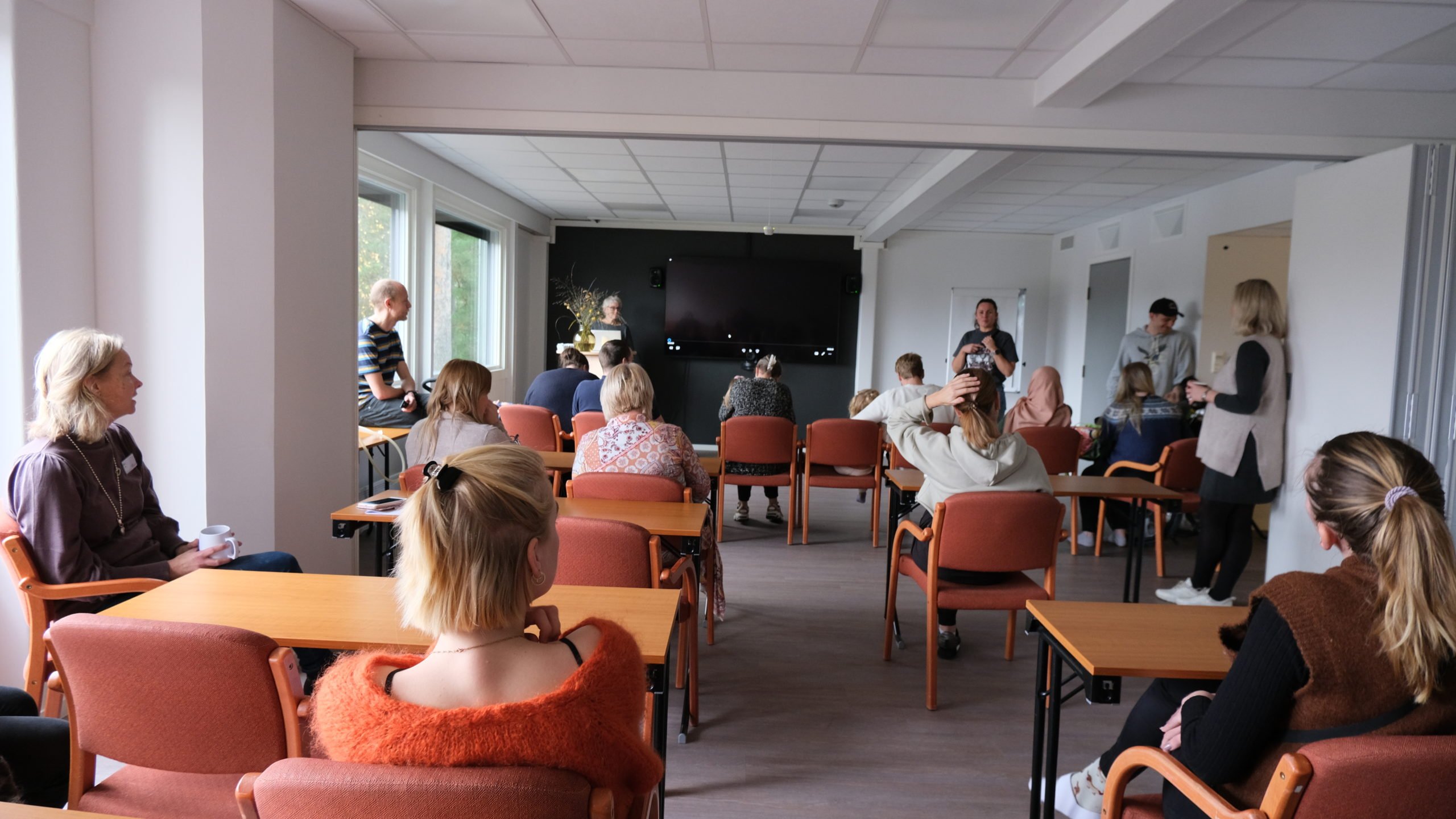 gruppe fagpersoner og foresatte